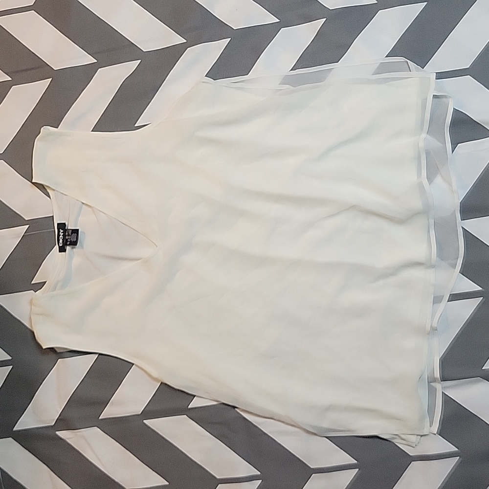 Light cream sleeveless layered blouse